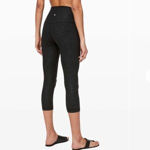 Lululemon Align Crop *21"
Stride Emboss Black